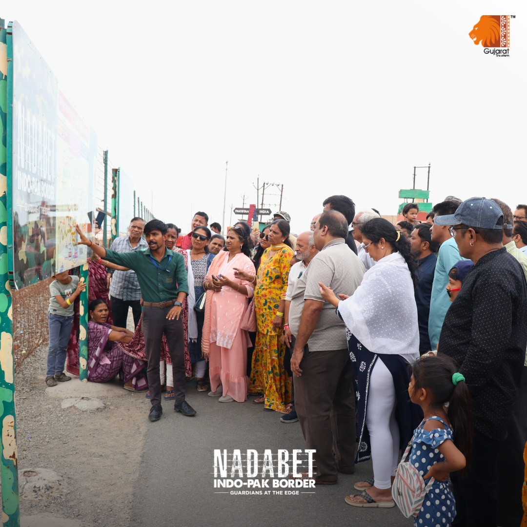 The 'Pansovora Pariwar, Dhanera' community embraced unity at the Nadabet Indo-Pak Border during the citizen connect campaign. 

#eventsatnadabet #events #CommunityEngagement #CommunityBonding #CitizenConnect #visitnadabet #IndoPakBorder