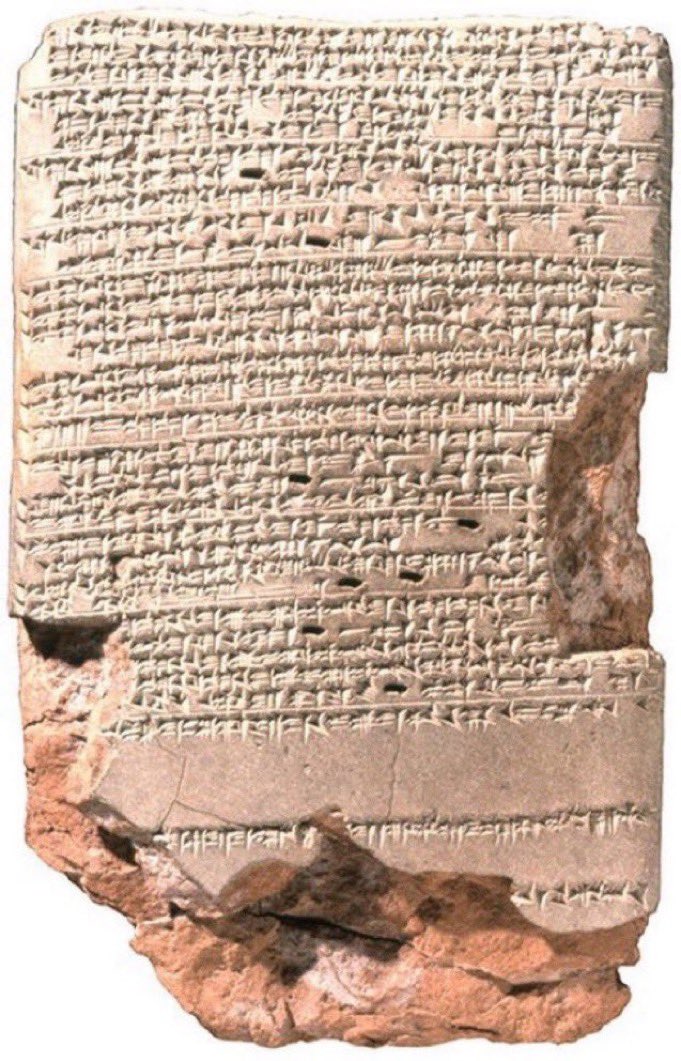 ¡Escrita en acadio, y con más de 2500 años, la tablilla 26 del Sakikku, o manual de “todas las enfermedades,” contiene una de las descripciones más antiguas y detalladas de la epilepsia! 📷: British Museum