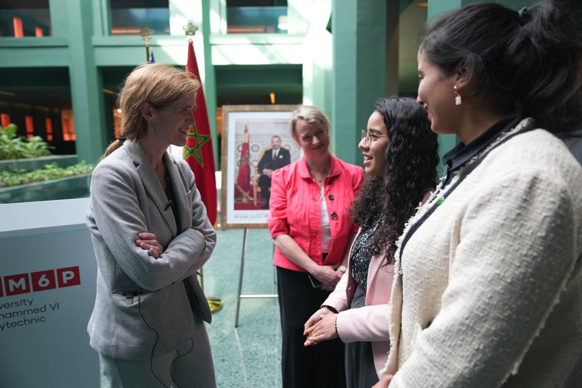 On her @UM6P_officiel visit, @USAID Administrator Power had the pleasure to meet Houyame and Oumnia–two leading young climate activists–to learn about their efforts to advance climate action in #Morocco.🇲🇦🌱🌍