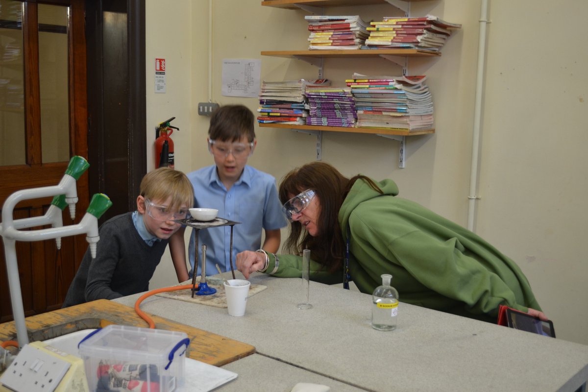 SacredHrtCrosby's tweet photo. We welcomed Year 5 pupils from @ursulineprimary &amp; @stedstthomas_ today for the first of two STEM (Science, Technology, Engineering &amp; Maths) days.

The youngsters donned their goggles and got involved with all manner of fascinating scientific experiments.

#STEMeducation 
#science https://t.co/xkrkynI4mo