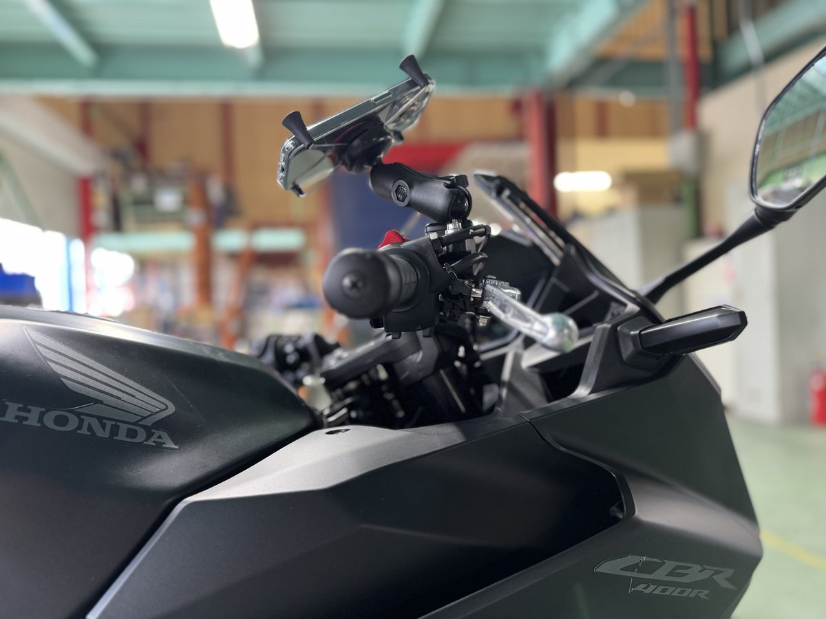 plot_touring's tweet image. 新しいバイク買ったらラムマウント😎
大切なバイクに、大切なスマートフォンをガッチリホールドするタフで無骨な万能マウント💪
#rammounts #ラムマウント #cbr400r #honda #スマホホルダーバイク