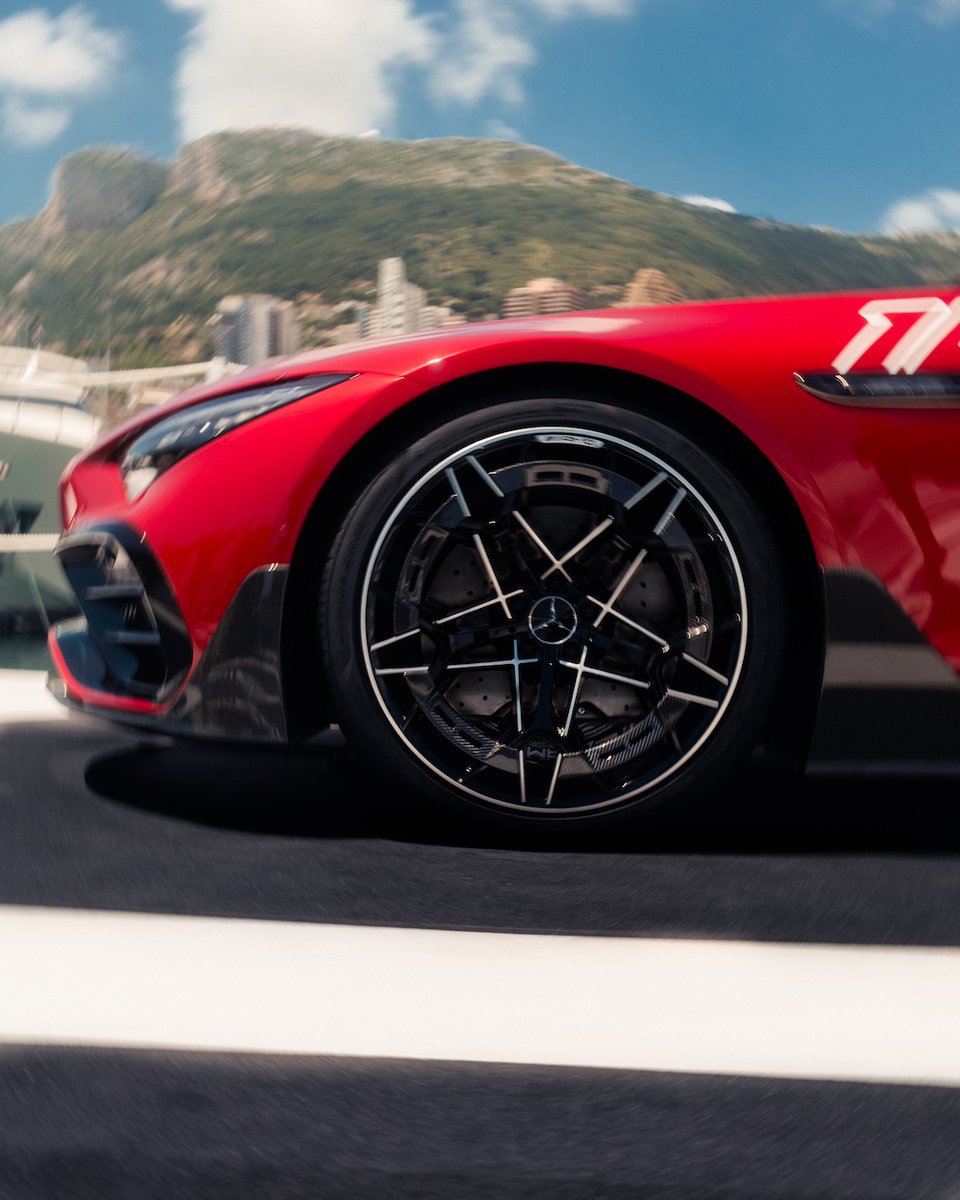 The new Concept Mercedes-AMG PureSpeed is going to be a whole vibe when it comes to the road. And would you look at that paint job!

#MercedesAMG #AMG #SOAMG