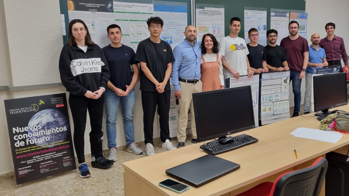 Estudiantes del máster del curso 2023/2024 presentan en la <a href="/FacFisicaUV/">FacFisicaUV</a>  sus aplicaciones basas en teledetección 🛰️🌍
