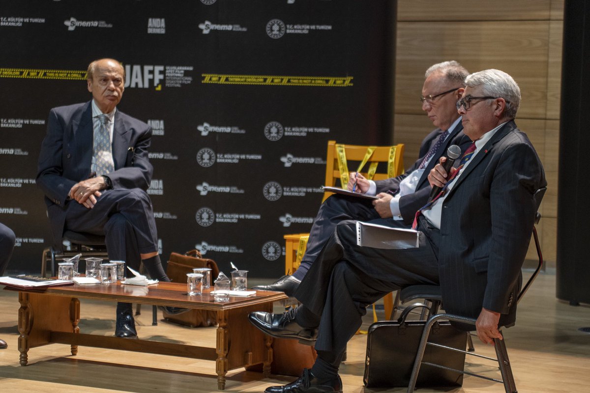andadernegi's tweet photo. 🎤 Savaş ve Diplomasi
1. Uluslararası Afet Film Festivali kapsamında düzenlenen “Savaş ve Diplomasi” konulu panelimizde bizlere tecrübelerini aktaran Sn. Numan Hazar, Sn. Gürcan Türkoğlu ve Sn. Dr. A. Bülent Meriç’e teşekkür ederiz.
#uaff #uaffest #uaffestival #anda #andaderneği #andayanında #diplomasi #savaş