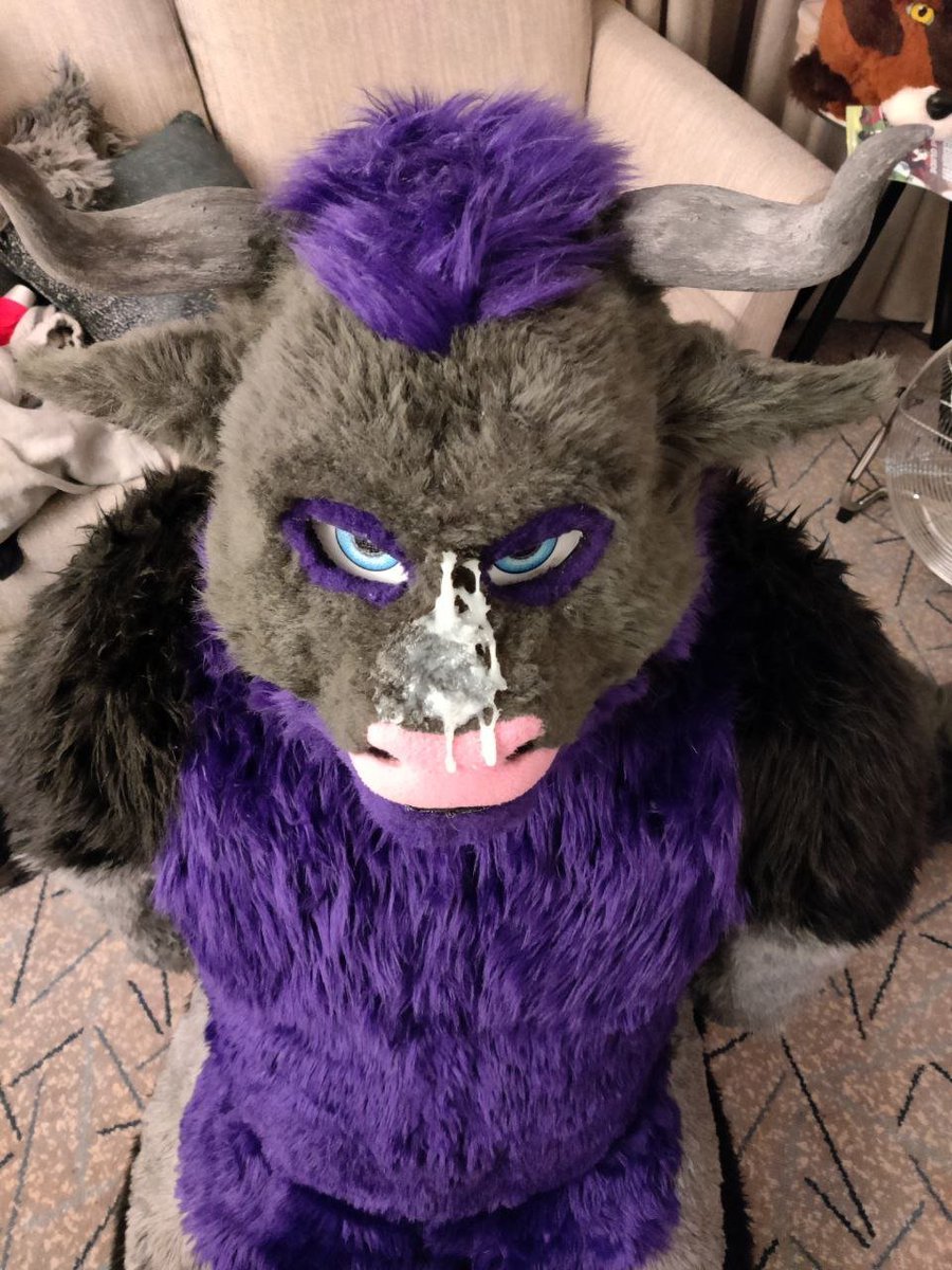 Im at CFZ, come say hi if you see me, and ask about dumping a load on the bull muzzle 🤤