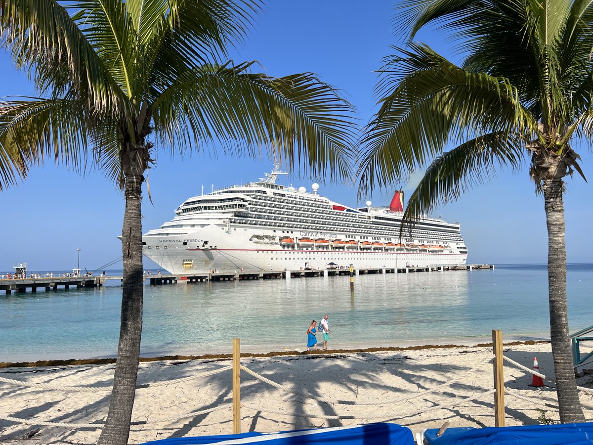 Daydreaming of a cruise to Grand Turk's turquoise waters and white powdery beaches! Where does your daydream take you?

#daydreaming #cruise #grandturk #turksandcaicos #caribbean #caribbeancruise #cruisetravel #bucketlisttrip #caribbeanislands #cruisevacation