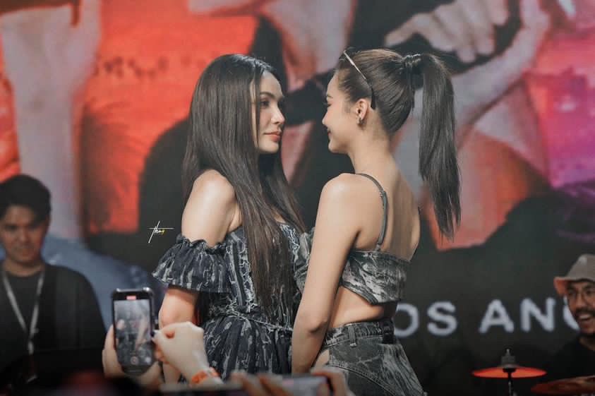 Englothome's tweet photo. แล้วพบกันใหม่ &amp; ไม่หายไปไหน 🤍👭
#GrandConcertENGLOTinLA https://t.co/mt7UzccD5F