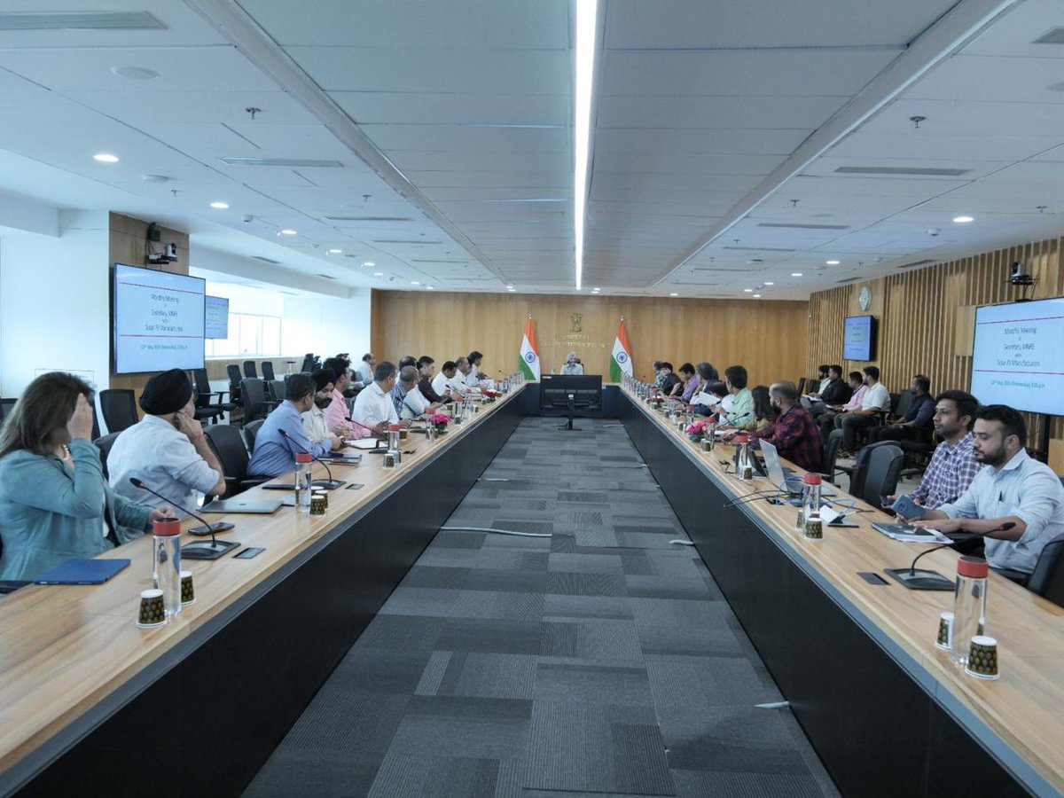 Shri Bhupinder S. Bhalla, Secretary @mnreindia, chaired a meeting with solar PV manufacturers on May 22, 2024, to review current and future PV manufacturing capacities and discuss MNRE initiatives and manufacturers' issues. #SolarPV #SolarEnergy #MNREIndia
