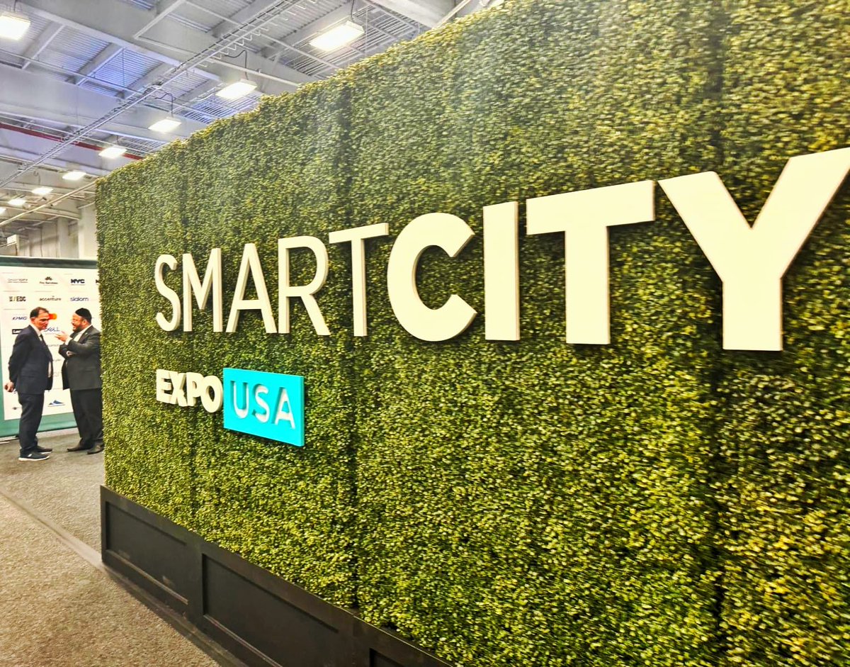 🏙️ En marxa a Nova York @SmartCityExpoUS, l'edició nord-americana de l'esdeveniment líder de ciutats intel·ligents de #firabarcelona, que debat com la innovació urbana pot millorar la inclusivitat. 🗣️ 100 ponents 👫 300 representants governamentals 🤝 100 empreses i institucions