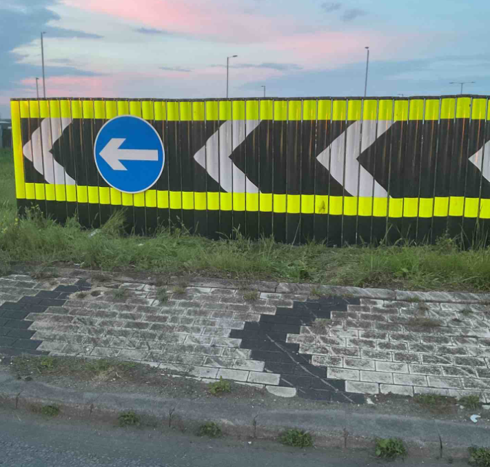 Last week, we were at A130 New Bypass #BowersGifford to replace damaged sections of Chevroflex chevrons on the roundabout. Chevrons bring attention to bends in the road and are especially useful at night where bends can be unclear.
