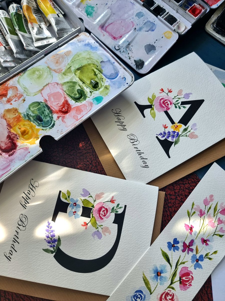 Sun is shininh on my orders today 💛 You can personalise an initial and text for any occassion here, I hand paint each flower 🥰 invisibleye.etsy.com/listing/876317… #elevenseshour #handmadeuk #birthdaycard #ThursdayMotivations #watercolour #artistatwork #shopindie