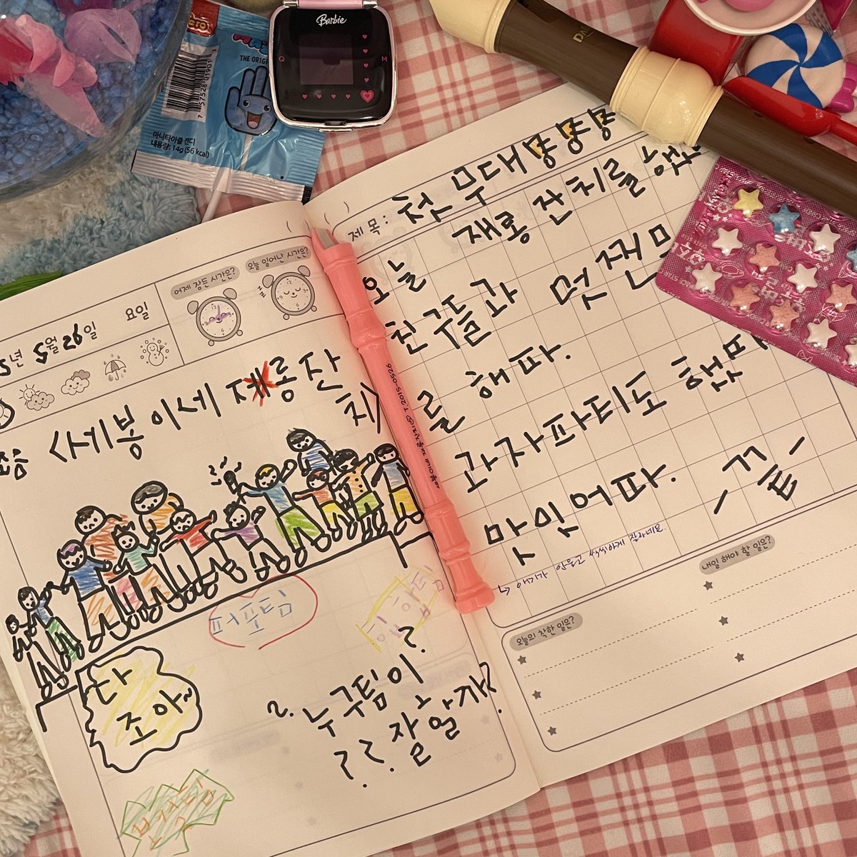 4vomsmp's tweet photo. 🤹‍♀️세봉이네 재롱잔치 미리보기🤹‍♀️

<<세븐틴 데뷔카페>> 내일부터 시작합니다
마술,개그,리’코’더 등 우리 아이들이 정성스럽게 준비한 무대
↳ 관객ol 되어 주실 분 ㅇㅓ디없나효 👀💍
↳세븐틴 생일카페

🚌난 핸들○l ヱㅈБ난 øłl잇톤 트럭 https://t.co/2supfSdlPW