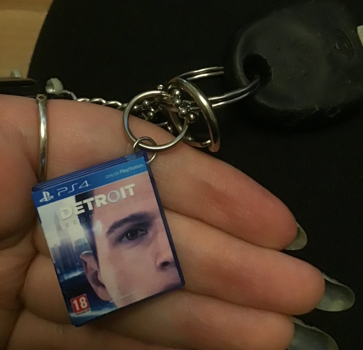 I got a new car today and my friend got me this keychain for it ❤️ @BryanDechart @AmeliaRBlaire #connorarmy ⭕️