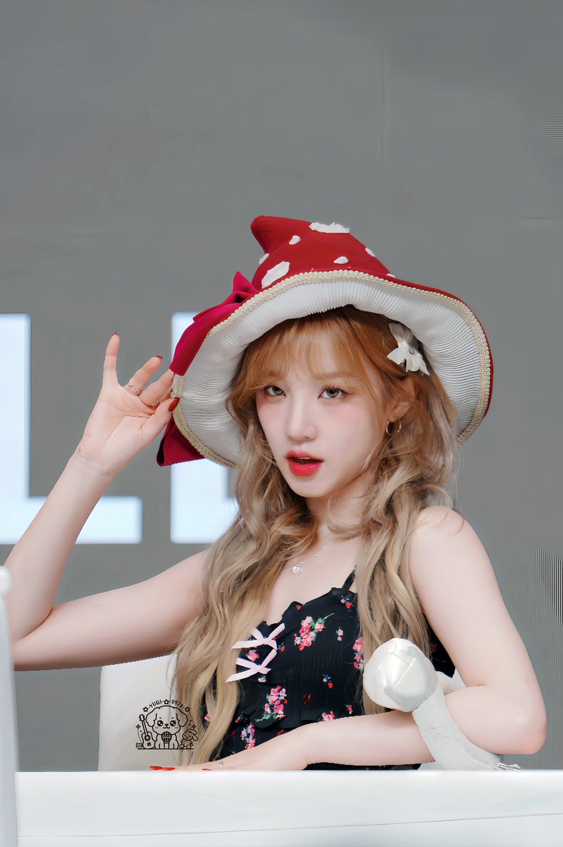 AliFoxs's tweet photo. 20240406 QQ音乐签售 ② 世界缝缝补补 雨琦可可爱爱  #YUQI   #宋雨琦   #우기  #여자아이들  #아이들   #GIDLE https://t.co/nVwftc6Qhw