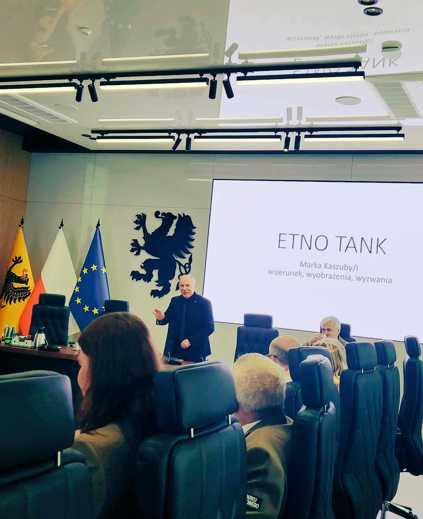 MagdaMarrkefka's tweet image. Spotkanie dyskusyjne &quot;Etno Tank&quot; w @PomorskieEU
#Kaszuby 🖤💛 #MarkaKaszuby