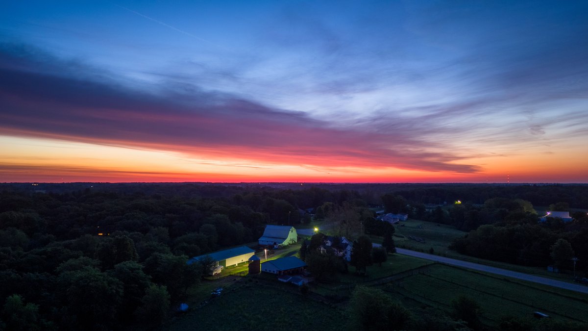 Beautiful start to the day here in #IowaCity. #iawx #skiesoveriowa @KopelmanWX @KGAN_Weather @WXSchnack @KWWLStormTrack7 @NWSQuadCities @KyleKielWX @eileenloanWX @NStewWX @WxMarshall @grabermike @davidlQuiram @GHeydWX @brandonlaw_wx @joe_Winters #sunrise @ThePhotoHour