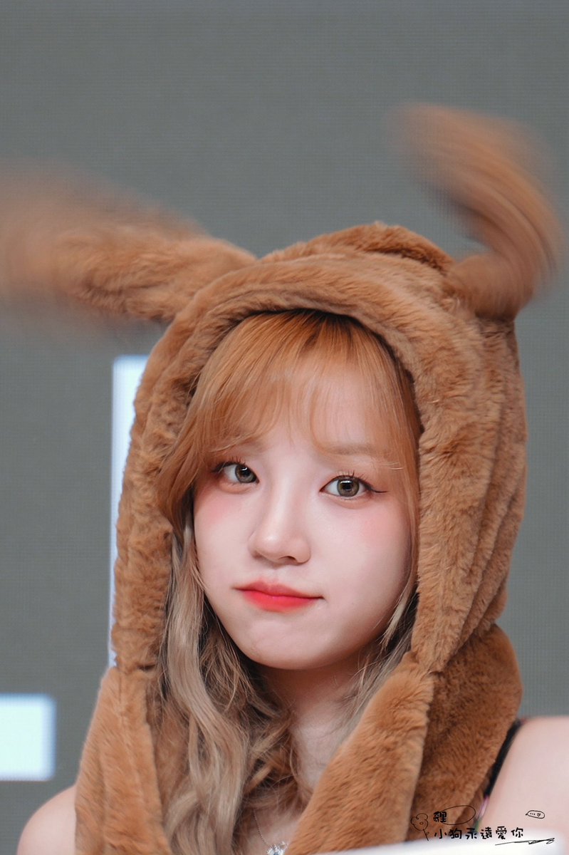 AliFoxs's tweet photo. 20240406 QQ音乐签售 ① 世界缝缝补补 雨琦可可爱爱  #YUQI   #宋雨琦   #우기  #여자아이들  #아이들  #GIDLE https://t.co/T8pIHa23r4
