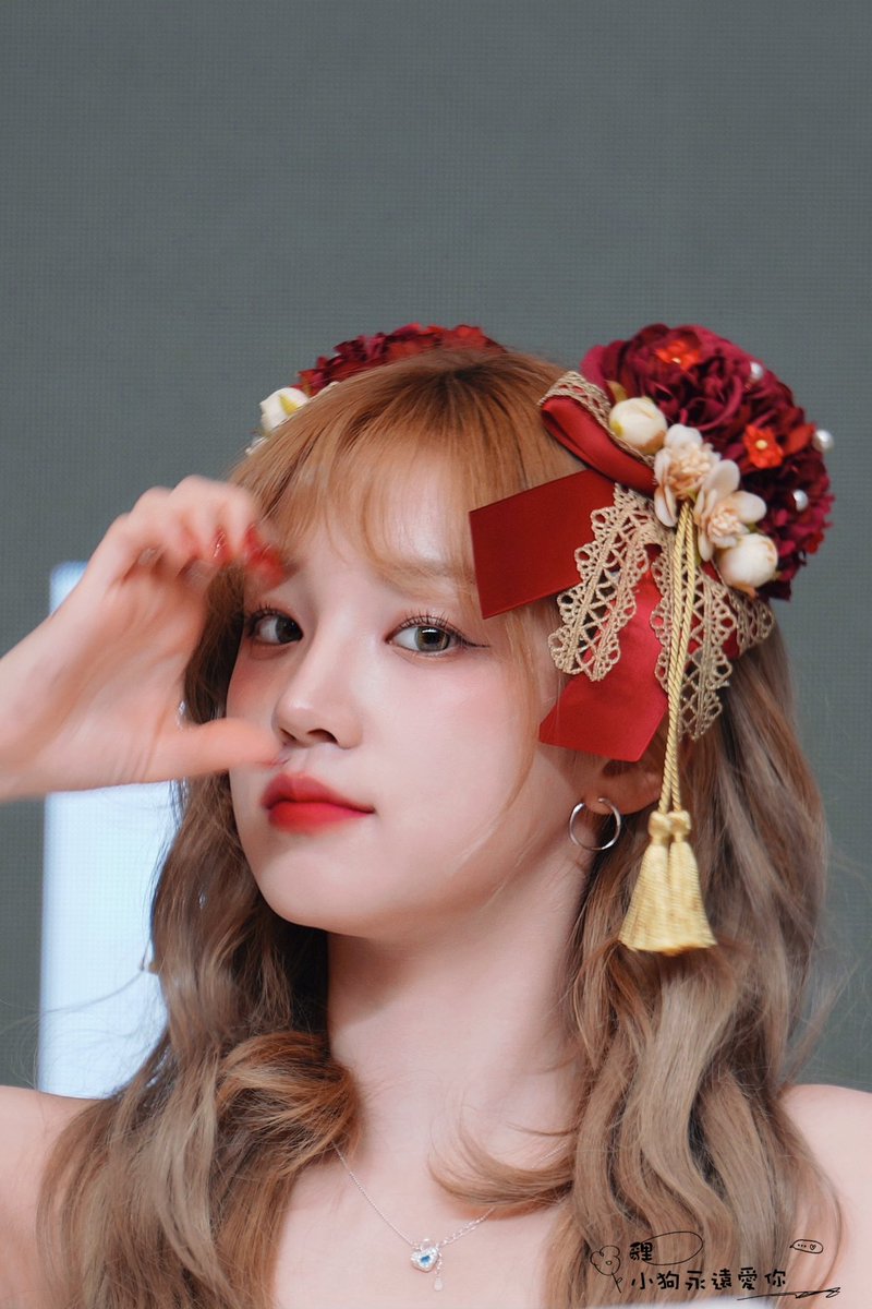 AliFoxs's tweet photo. 20240406 QQ音乐签售 ① 世界缝缝补补 雨琦可可爱爱  #YUQI   #宋雨琦   #우기  #여자아이들  #아이들  #GIDLE https://t.co/T8pIHa23r4