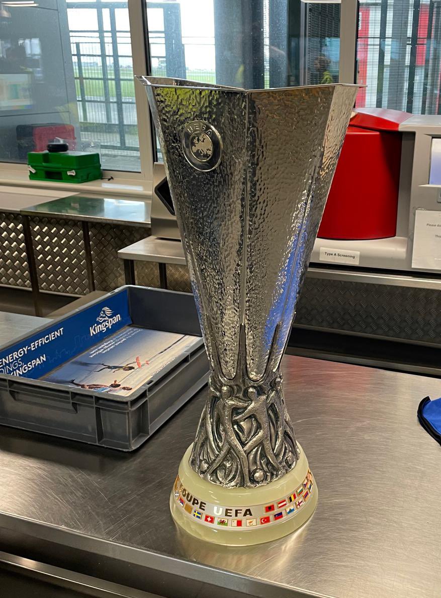 “All metal items should be placed in the security tray, grazie…” @Atalanta_BC #UEL