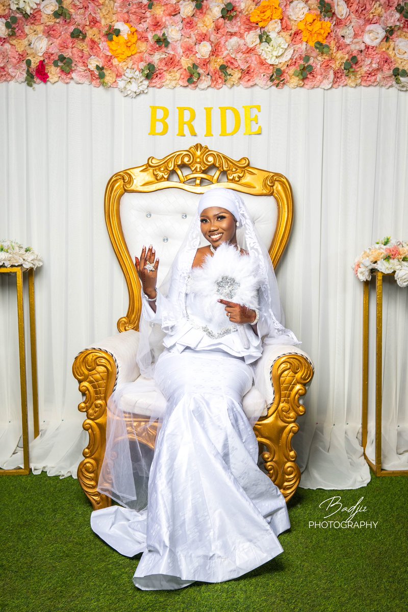 Gambian bride in white 🤍💍
.
.
.
Photographer @badjie99 
.
.
#bride #gambianbride #wedding #gambianweddings #love #weddingonbudget #isayyes #gambianphotographer #badjizphotography