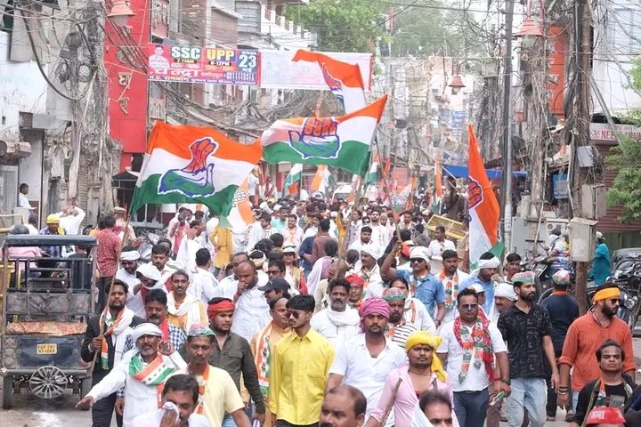 चुनाव प्रचार के अंतिम दिन इलाहबाद से कांग्रेस प्रत्याशी उज्जवल रमण सिंह ने पदयात्रा निकाली।