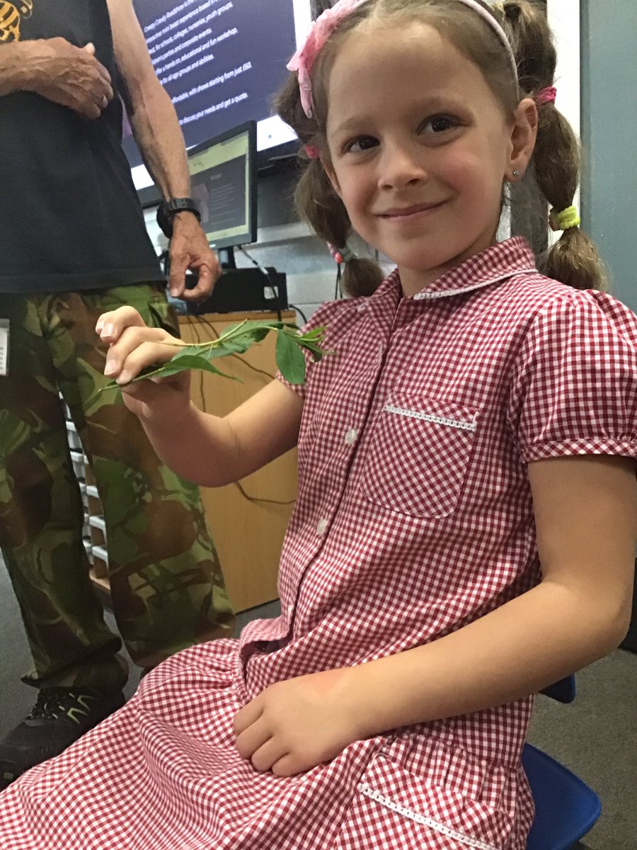 Y1/2 had a great afternoon learning about animals and their habitats with Jungle John and his Creepy Crawly Roadshow! The children got to look at stick insects, spiders, snails, cockroaches and even a python. @TheWingsCE #habitats #toptenopps #creatingabetterfuture