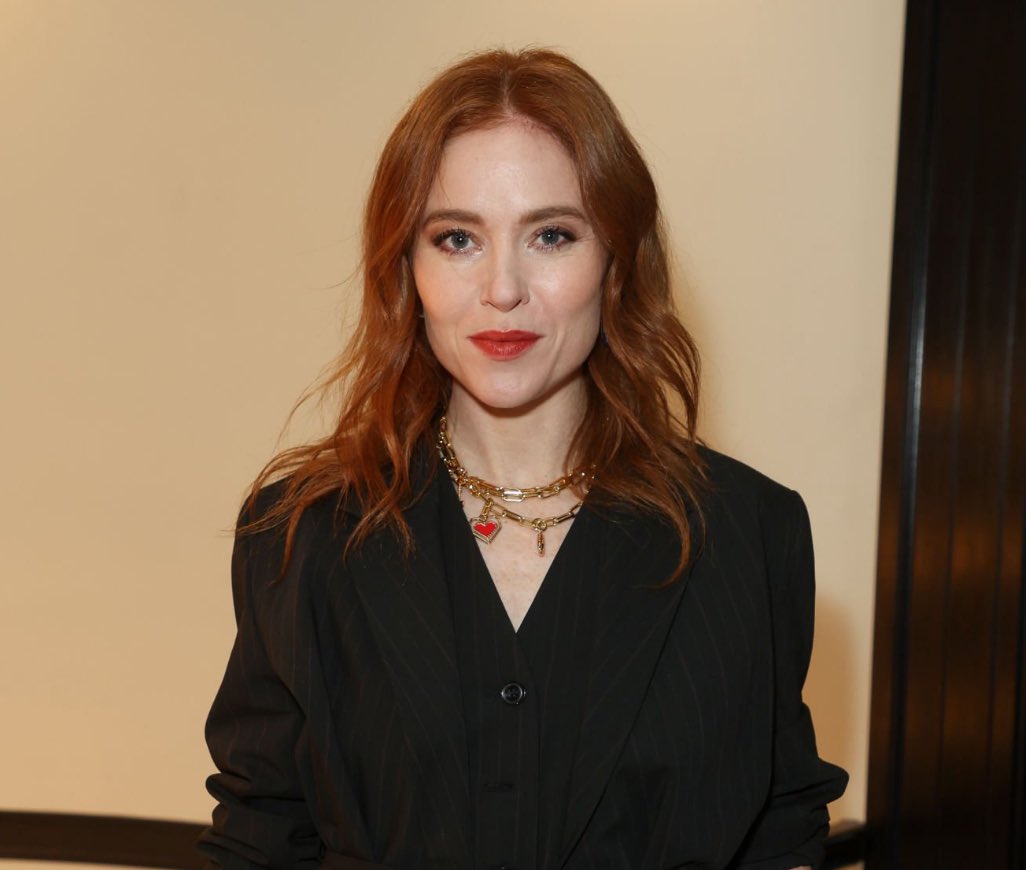 Are we all like Angela Scanlon on our CV. Exaggerating and telling a white lie about our experience to get the job? @SeanMoncrieff @NewstalkFM @toptierjobs from 2pm.