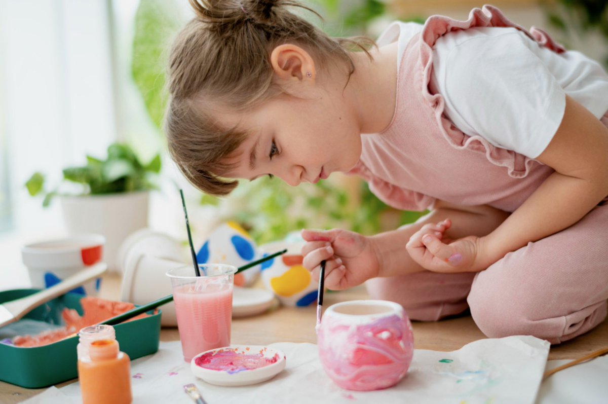 Join us for a creative children's event this May half-term! Decorate a flowerpot and take it home with you. Suitable for ages 3+. Takeaway a planting kit to grow your own seed at home. 🗓️ 28 of May from 1pm to 3pm. 📍Charing Cross Library. 🔗 bit.ly/3wcNy9p