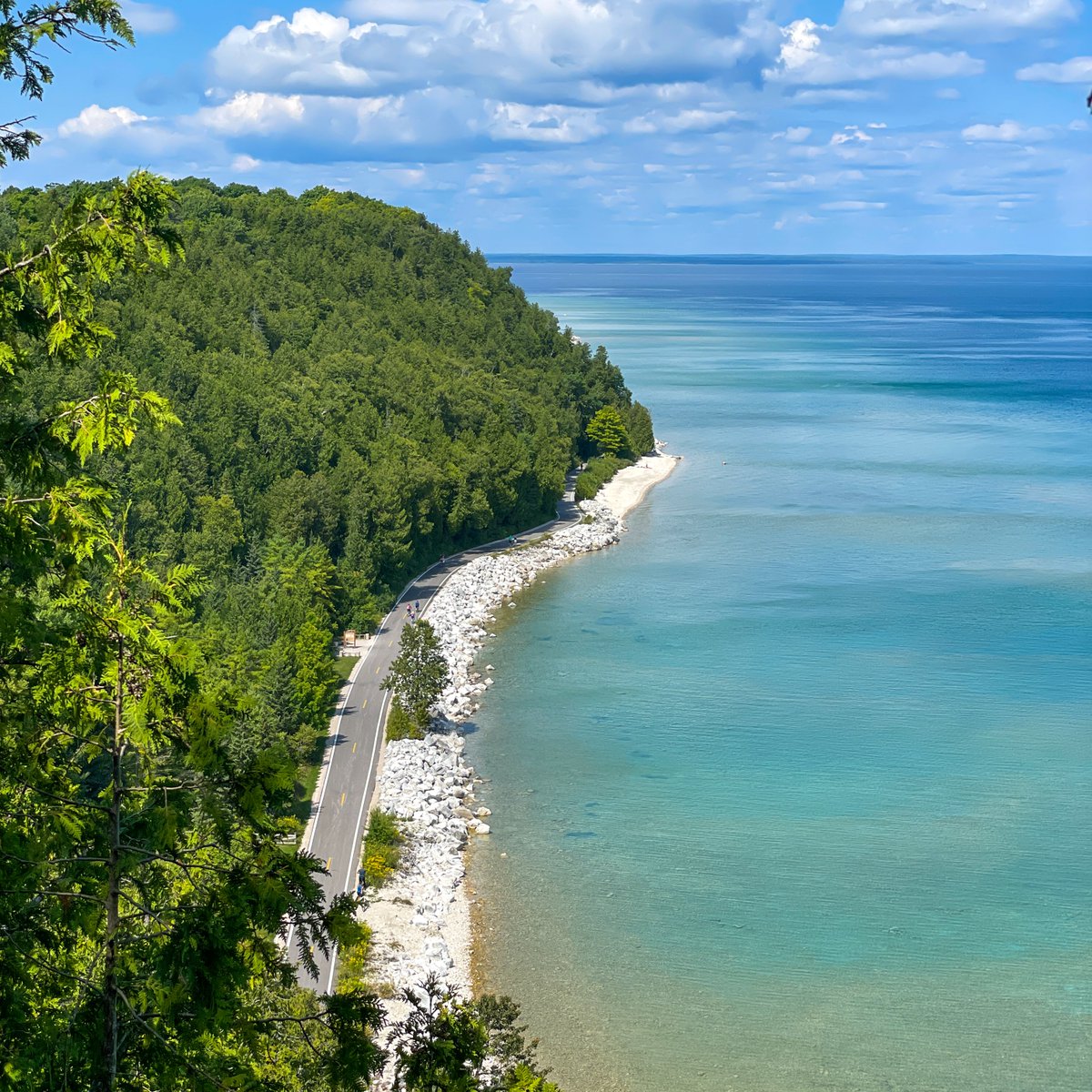 It's official! 🎉 Mackinac Island was named No. 1 Best Summer Travel Destination by @USATODAY's 10Best Readers’ Choice contest for the second consecutive year. 💙 You know what that means? It's time to plan your next visit at link.mynorth.com/mackinac
.
📷: @mackinacisle