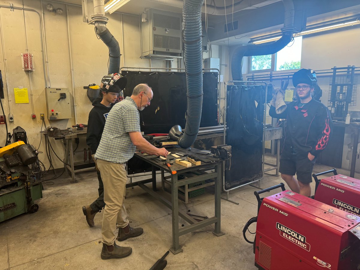 Students @CPHSBears @UCDSB are working on @cwbgroupwelding test plates today - if successful, students achieve an industry standard certification in welding. This opportunity provides real-world skills required in the Welding sector. @ucdsb_rwl #WhatLearningLooksLike