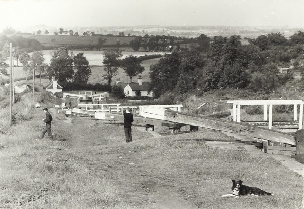 This #ThrowbackThursday, we’re taking you back to Foxton Locks in Leicestershire in the early 60s ⏳ 

Foxton Locks is a Grade II listed site, home to the longest staircase flight of locks in Britain! 

Have you enjoyed the view from the top of the incline before? 🤔