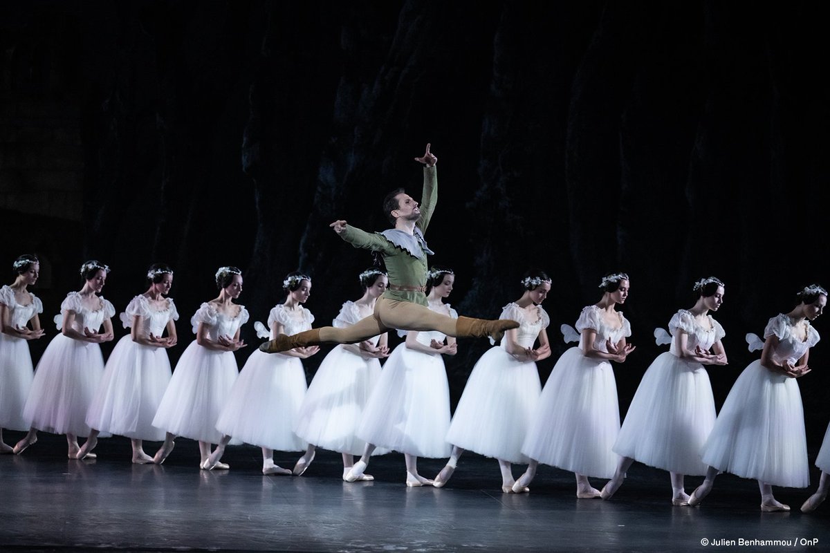 #Giselle Le ballet mythique de Jean Coralli et Jules Perrot continue d'envoûter le Palais Garnier.✨❤ bit.ly/46NxY1r