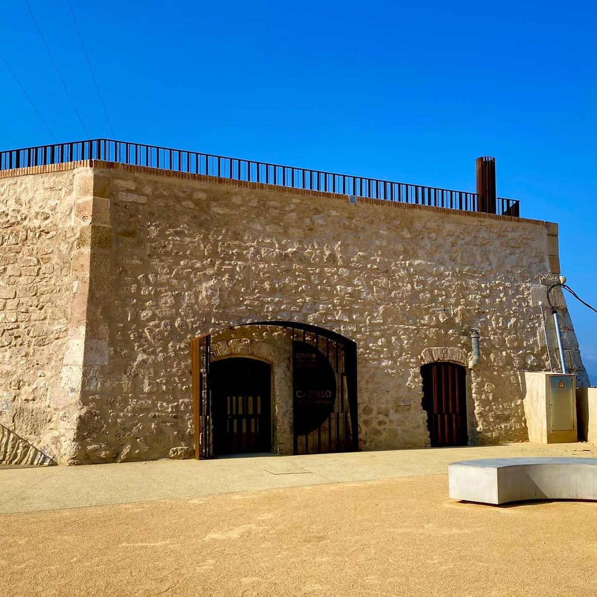 ¡Cierre del Castillo de San Fernando! 📢 Con motivo de la X edición del festival 'Alacant Desperta' el Castillo de San Fernando permanecerá cerrado los días 24, 25 y 26 de mayo de 2024, volviendo el día 27 de mayo a su horario habitual. #Alicante #AlicanteCity #AlicanteTurismo