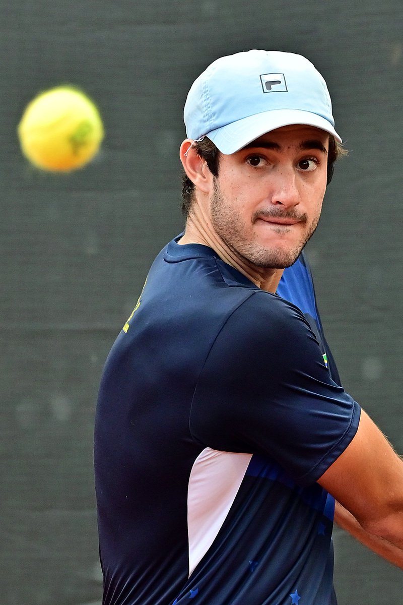 Notícia boa chegando de Paris com Gustavo Heide furando o qualifying em Roland Garros! Vai ser a primeira chave principal de Grand Slam da carreira do brasileiro 🇧🇷