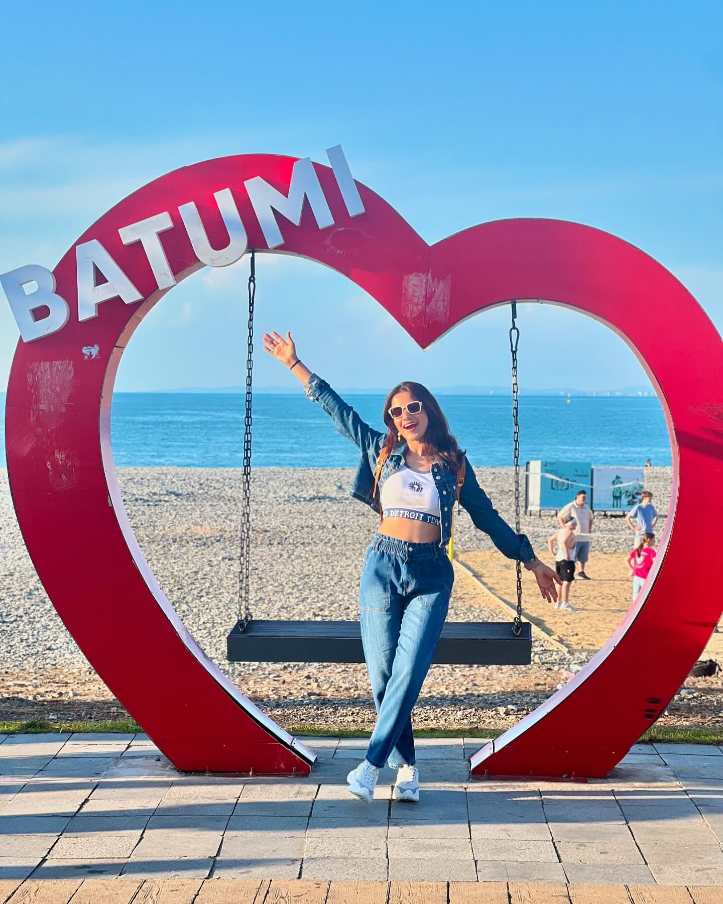 GOQ_pfcbwAAHXIV?format=jpg&name=large