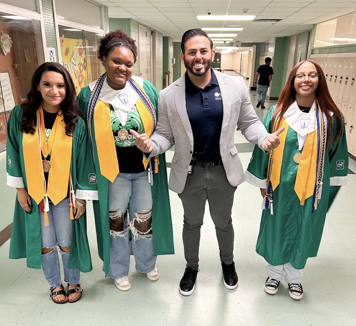 Congratulations To All The Seniors Attending Their Ceremonial Graduation Walk! WELL DESERVED! 👩🏽‍🎓👩🏾‍🎓👨🏽‍🎓🎉🎊🥳<a href="/SPRINGHIGHLIONS/">Spring High School</a> @HollySm18764524
#magnacumlaude #cumlaude