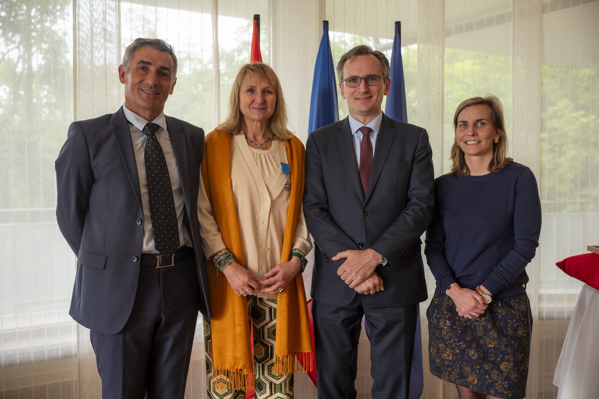 Félicitations à Sophie Lavaud, himalayiste franco-suisse, qui a reçu les insignes de chevalier de l’ordre national du Mérite, le 15 mai dernier. 
Elle est la première Française (tous genres confondus) à avoir gravi les 14 sommets de plus de 8000 mètres qui dominent notre planète!