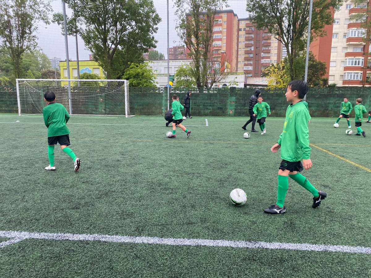 wakatakegroup's tweet photo. RAIN AT PRACTICE? EVEN BETTER☔👌

Cantabria is one of the greenest regions in Spain and that has a lot to do with the continuous raining, as our 3 members at ⚽@RacingCantera have already learned and also embraced

#immersionprograms #Racinguistas @realracingclub

#VamosWakatake https://t.co/pZdsychaaQ