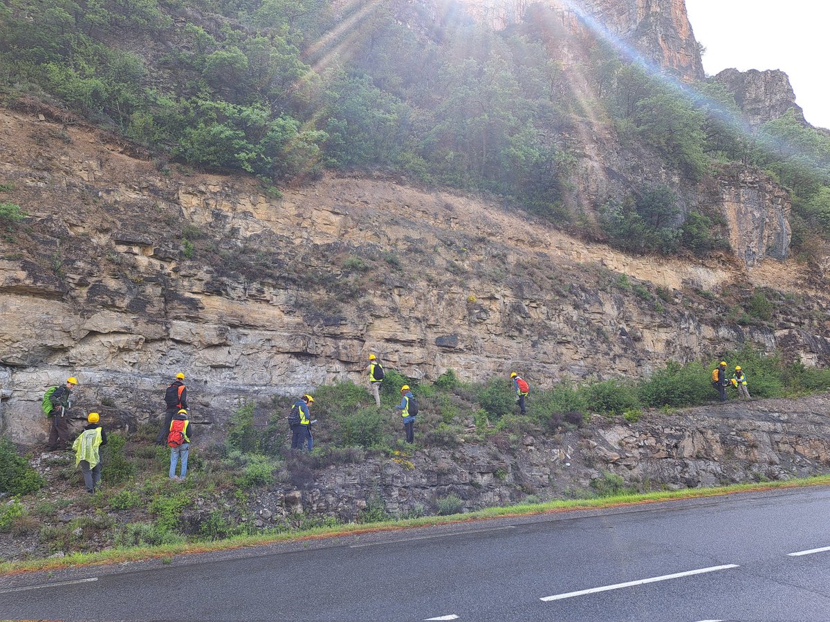 Happy students as the sun comes through halfway the morning and therefore also a happy teacher :) Discovering some good geology around the Tarn river this week!