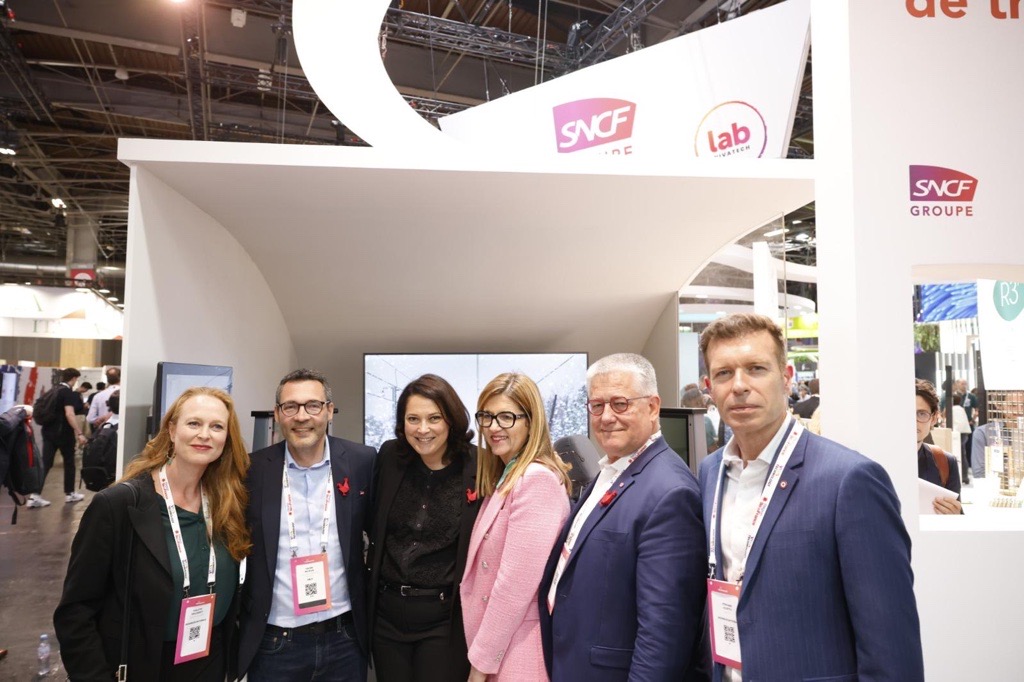 <a href="/GroupeSNCF/">Groupe SNCF</a> <a href="/VivaTech/">VivaTech</a> <a href="/ITNOVEM/">ITNOVEM.</a> <a href="/upply_FR/">upply</a> <a href="/GEODIS_Group/">GEODIS</a> <a href="/_WeMaintain/">WeMaintain</a> <a href="/iledefrance/">Région Île-de-France</a> <a href="/ConnectGares/">SNCF Gares & Connexions</a> <a href="/Hove_Mobility/">Hove</a> <a href="/groupekeolis/">Keolis Group</a> <a href="/GroupeADP/">Groupe ADP</a> <a href="/TER__SNCF/">TER SNCF Voyageurs</a> <a href="/SNCFConnectTech/">SNCF Connect & Tech</a> <a href="/SNCFVoyageurs/">SNCF Voyageurs</a> <a href="/BiabianyMathias/">BiabianyMathias</a> <a href="/SNCFReseau/">SNCF Réseau</a> La Ministre du Numérique, <a href="/Marina_Ferrari/">Marina Ferrari</a> était sur le Lab du <a href="/GroupeSNCF/">Groupe SNCF</a> à <a href="/VivaTech/">VivaTech</a> ! Accueillie par notre Directeur Numérique Groupe <a href="/JUL_NI/">Julien NICOLAS</a>, elle a eu l'occasion de tester l'unes de nos 9 démos : le simulateur de conduite nouvelle génération ! #VIVASNCF #VivaTech