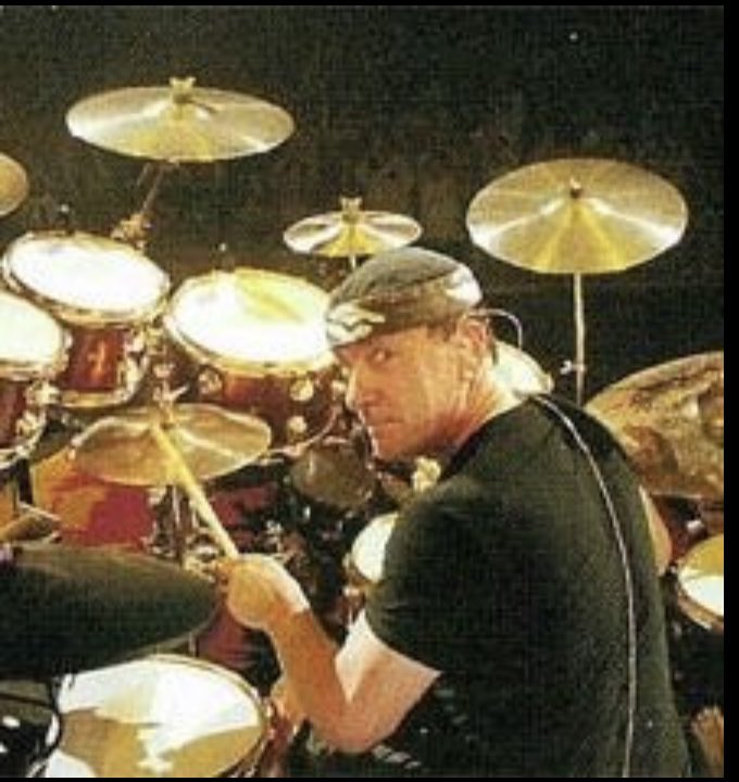 You turn my head
I spin my wheels 
Running on empty 
You know how that feels 
I’m on a roll now
Or is it a slide?
Can’t be too careful 
With that dangerous pride
If I could only reach that dial inside…

And turn it up…

#RIPNeilPeart 
Happy TT #RushFamily