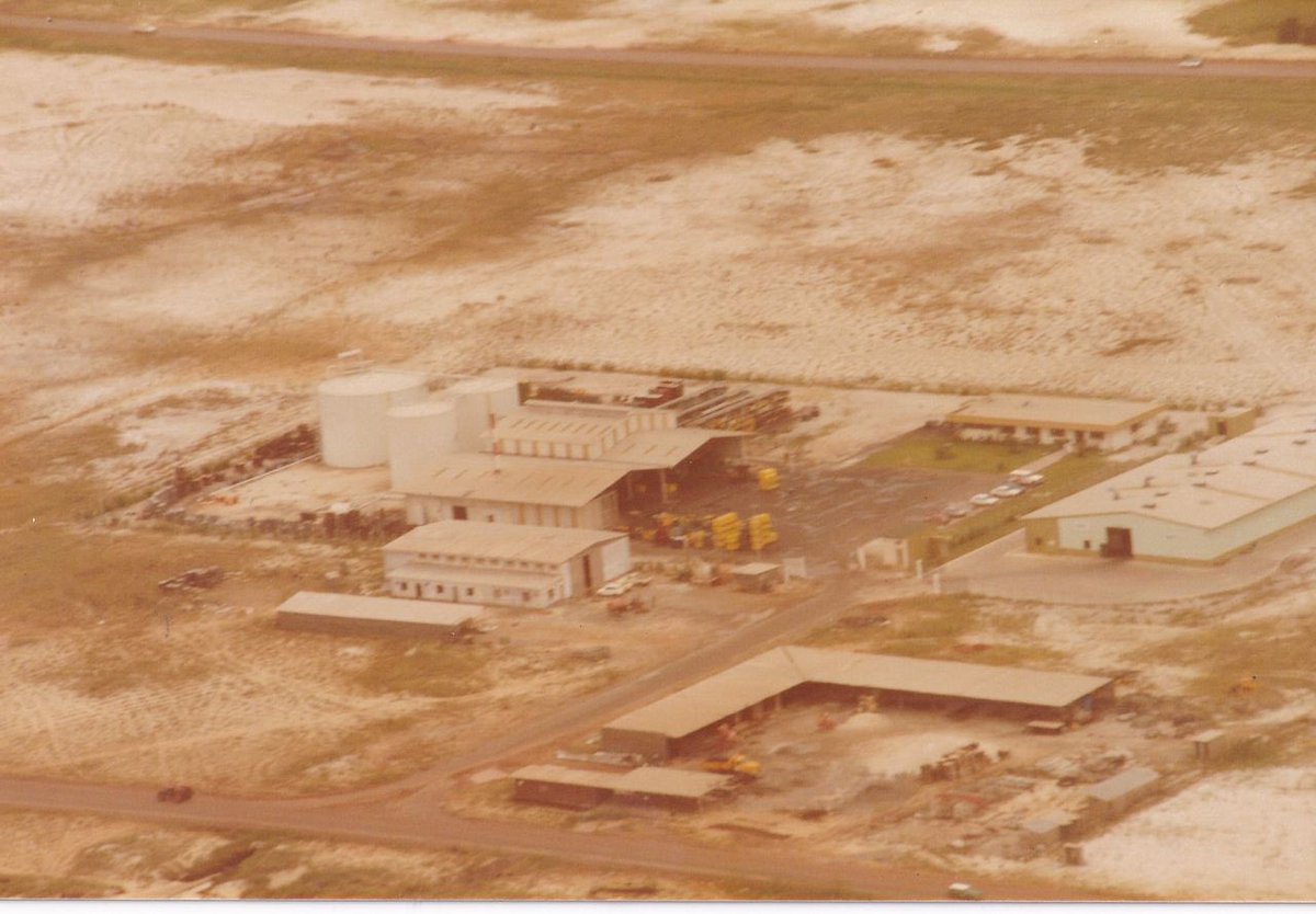 MichelMouba's tweet photo. 👉 La grande aventure #des lubrifiants 🛢️ débute au 📍 #Gabon en 1978, PIZOLUB, est appelée à fabriquer et à distribuer toutes les huiles industrielles. Une mission la souveraineté industrielle post-pétrole du #Gabon,
#Archives #Restructuration #Transition #Lubrifiant #Pizolub https://t.co/MFqlURxcBJ