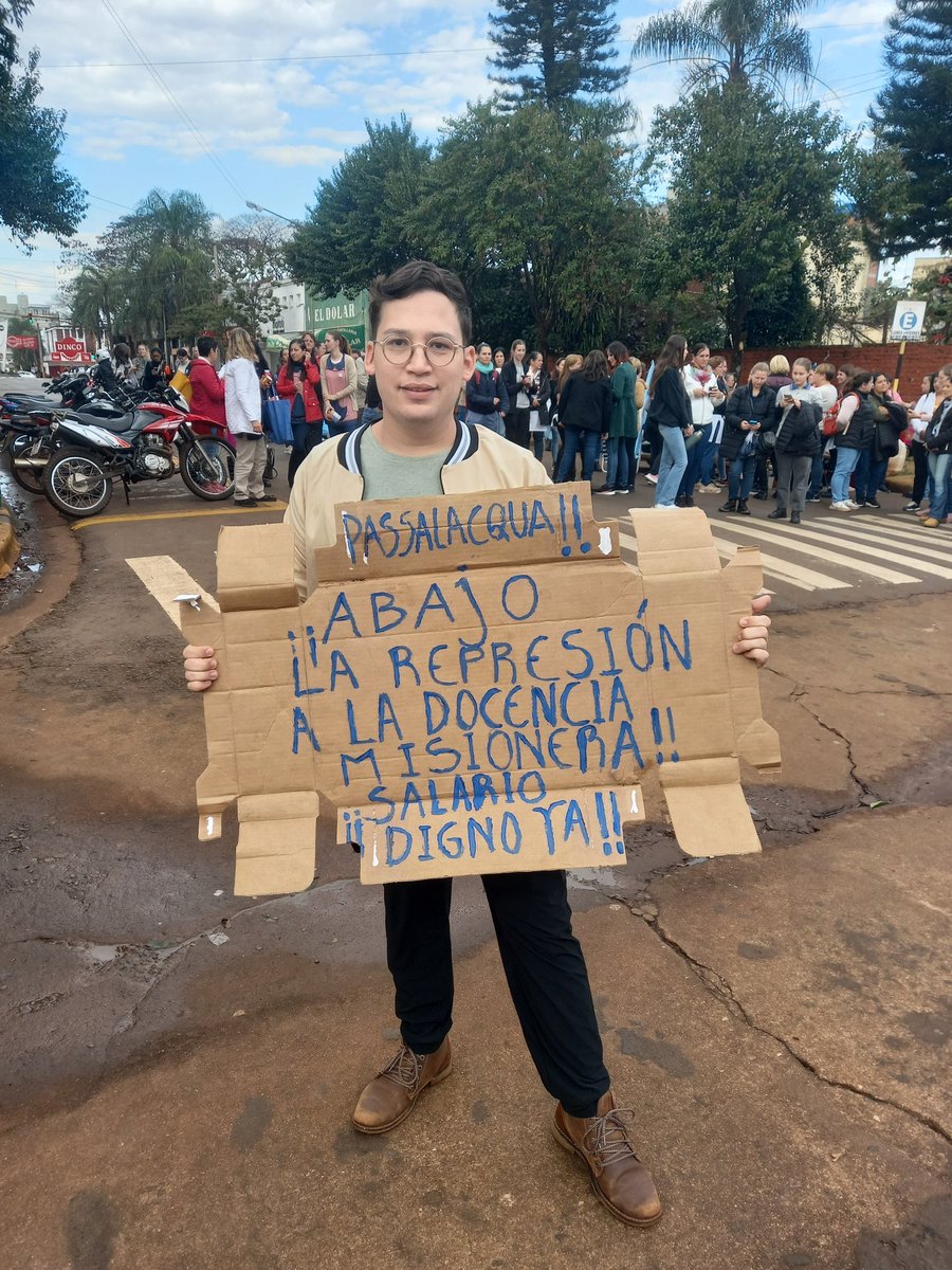 wall_agustin's tweet photo. #MisionesNoPara
#DocentesPorLaDignidad 
#docentesenlucha
#Misionerazo https://t.co/32VmkGTULt