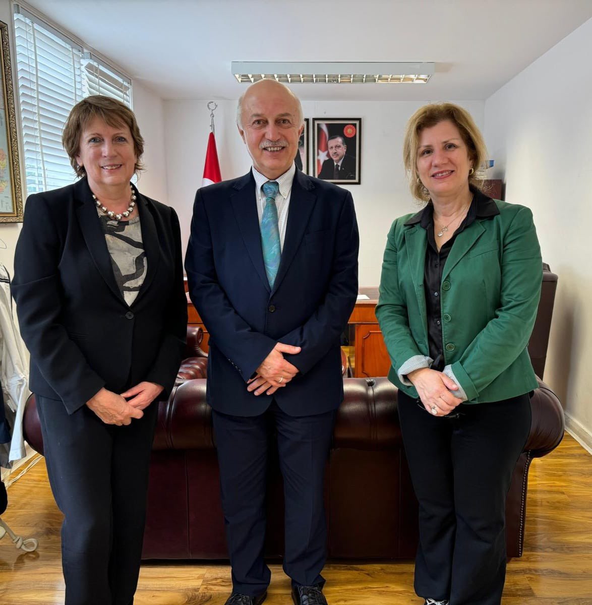 . <a href="/tcmeb/">Millî Eğitim Bakanlığı</a> <a href="/LondraEgitim/">Londra Eğitim Müşavirliği</a> Müşaviri Sayın Dr. Mevlüt Ceylan'ı Ülke Direktörümüz <a href="/gillcaldicott/">Gill Caldicott</a> ve Eğitim Direktörümüz <a href="/AysenGuven1/">Ayşen Güven</a> Londra'da ziyaret etti. Türkiye ve Birleşik Krallık eğitim iş birlikleri hakkında sohbet ve değerli ev sahiplikleri için teşekkür ederiz.