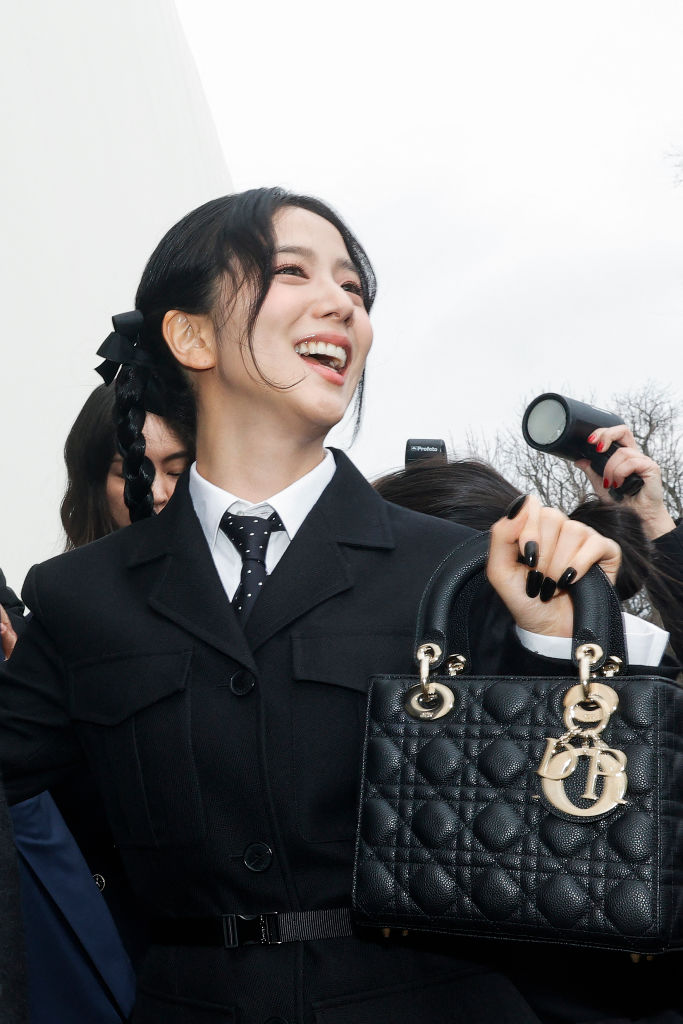 Brands are investing in star-studded front rows and celebrity casting. Here, Vogue Business breaks down which strategies have the biggest returns. #Jisoo attends #DiorAW24. trib.al/6mgCkv3