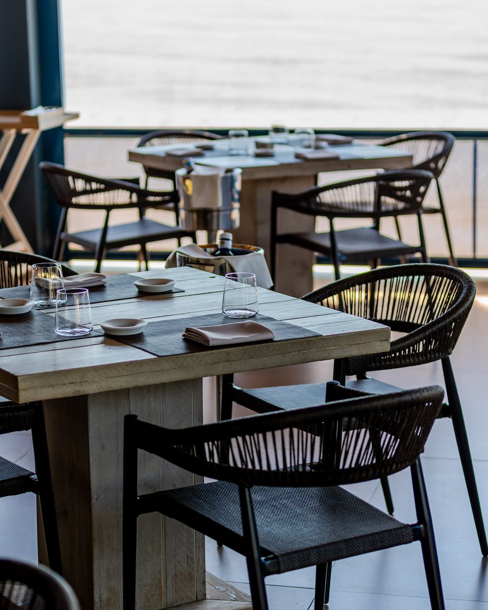 Si estas mesas hablasen, contarían las historias de nuestros mejores atardeceres.

#LaMilla #Marbella #Restaurant #Mediterranean #Gastronomy #Food #FoodieMalaga #MalagaFood