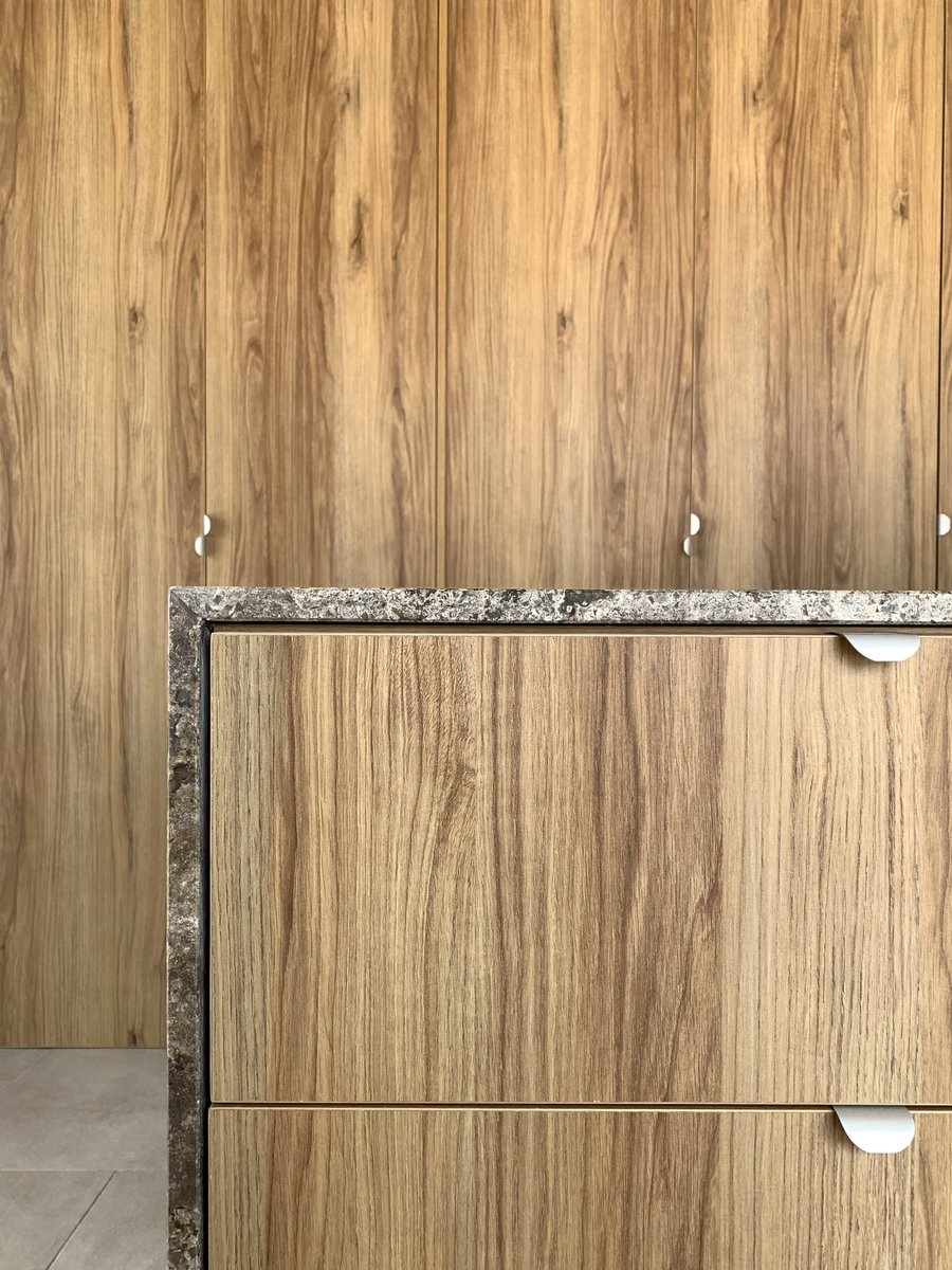 Silver Travertine top and sides for wardrobe island storage in oak melamine cabinetry. 

#KeemMazniInteriors