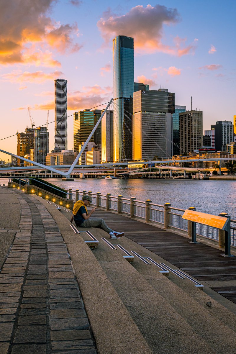 Finding beauty in the simple moments, like watching the sunset kiss the skyline at South Bank 💛 

#UrbanSunsets #GoldenHourMagic #sunsetvibes #visitbrisbane #australia #brisbane #queensland