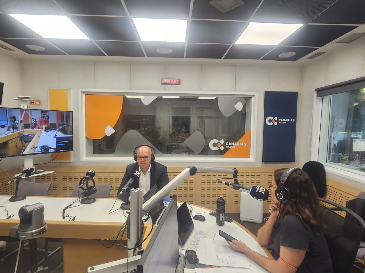 📻 El delegado del Gobierno en #Canarias ha sido entrevistado hoy por @Migueldaswani en el programa @Dlanochealdia de @laautonomica 

🟣 @AnselmoPestana ha hablado, entre otras cosas, del rechazo de la sociedad española a la #ViolenciaDeGénero