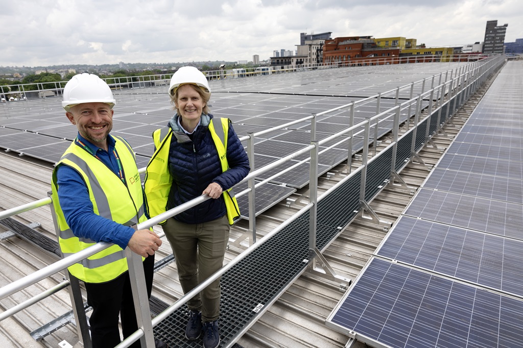 Spotted the new solar panels on the roof of our Waste and Recycling Centre on Hornsey Road?  

They’re one of a series of major improvements we’ve made to the building to help combat #ClimateChange. More information in the tweet below ⬇️